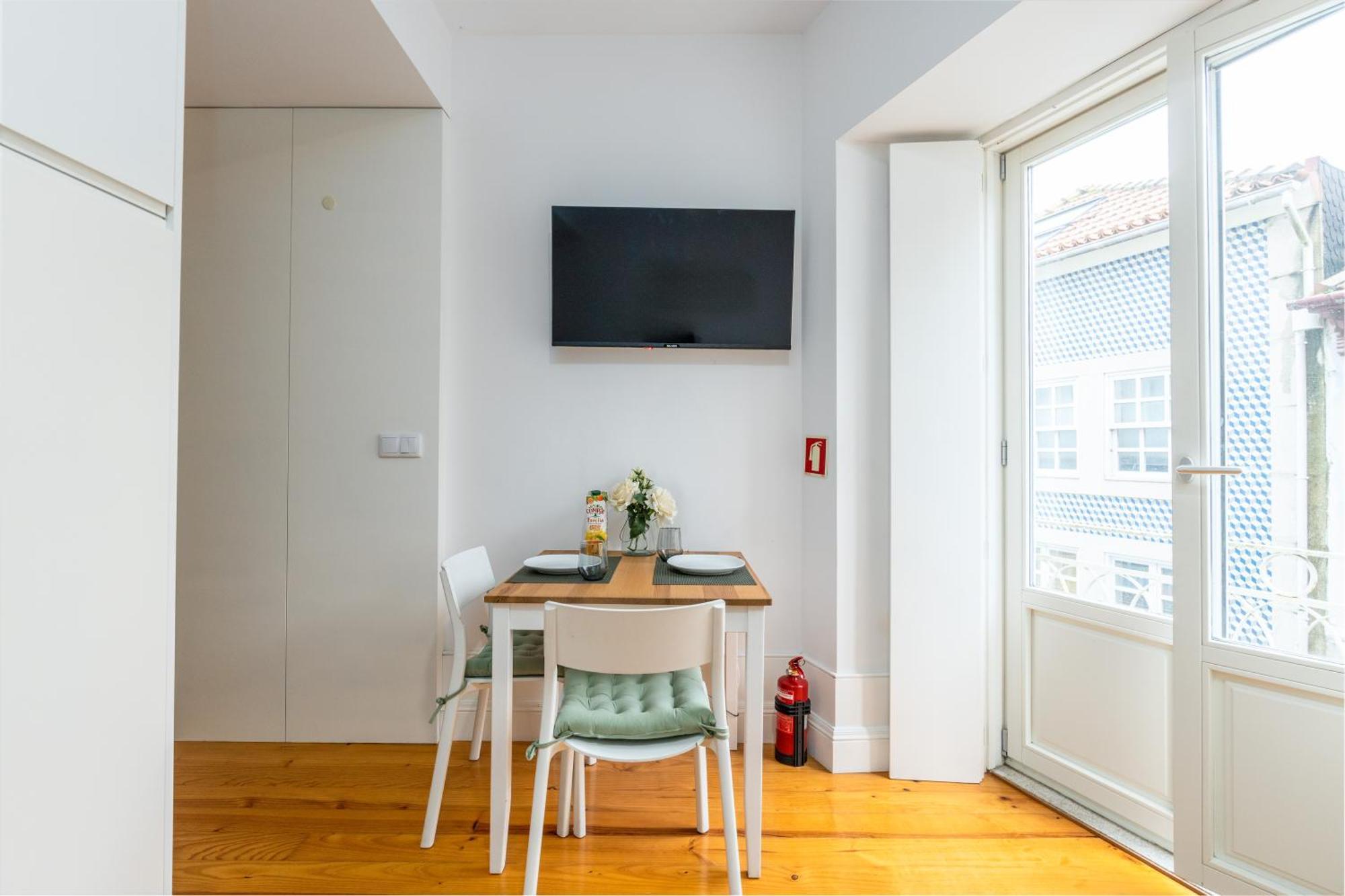 A Window To - Premium At Clerigos Tower Apartment *