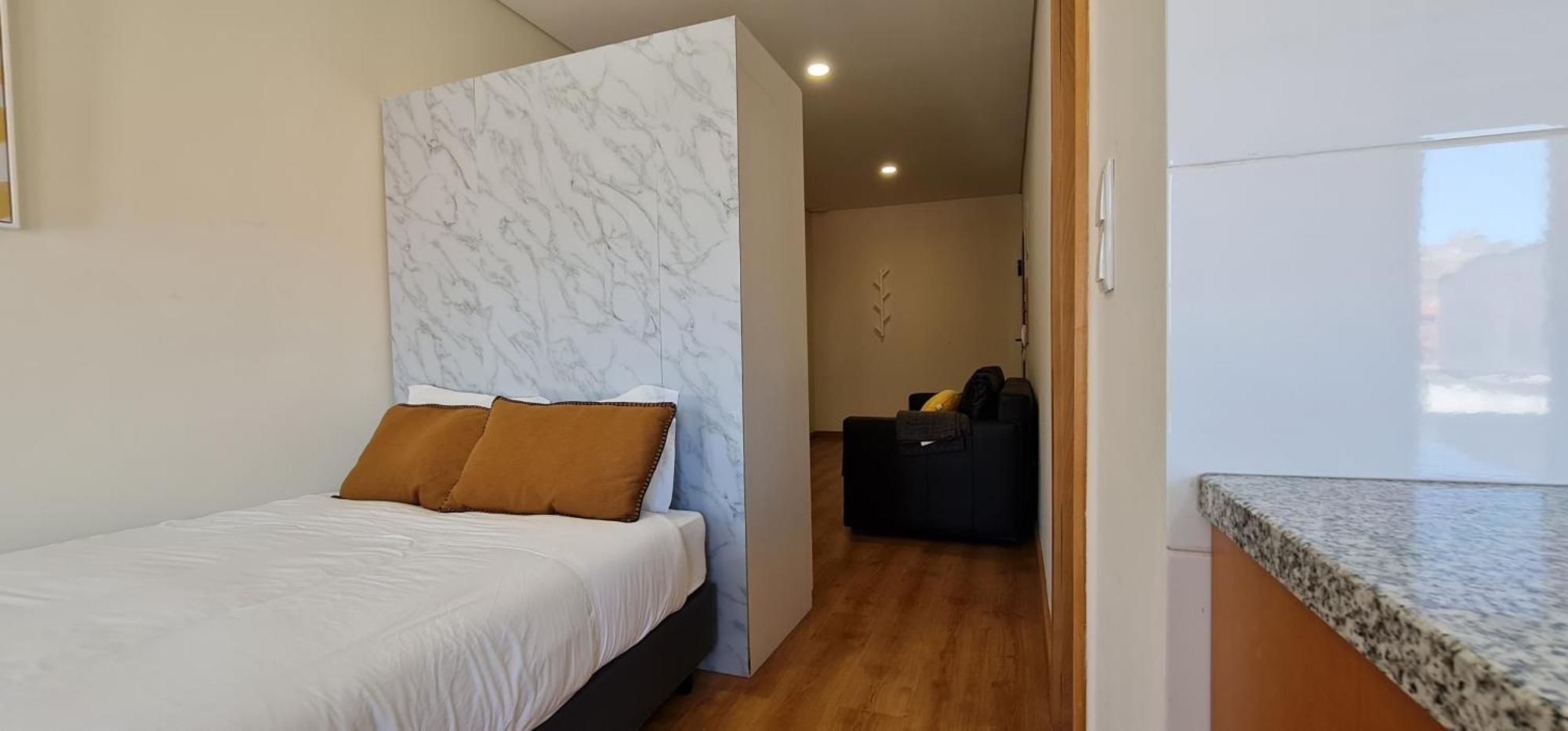 Tomas Flat Front Apartment