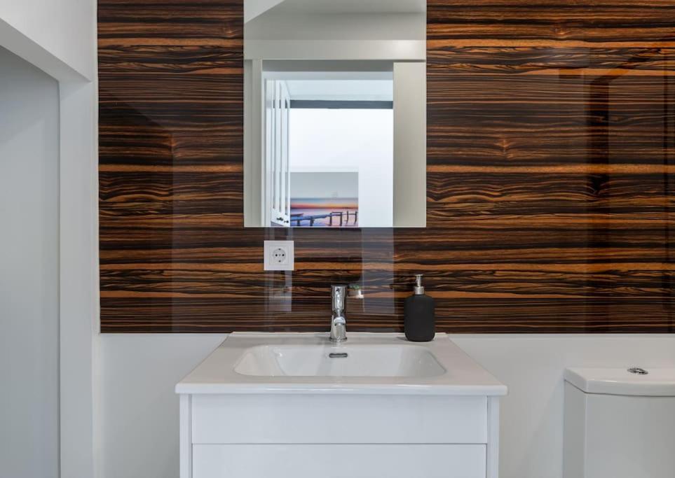 Chic Loft With Garden, Sleeps 4 Apartment *