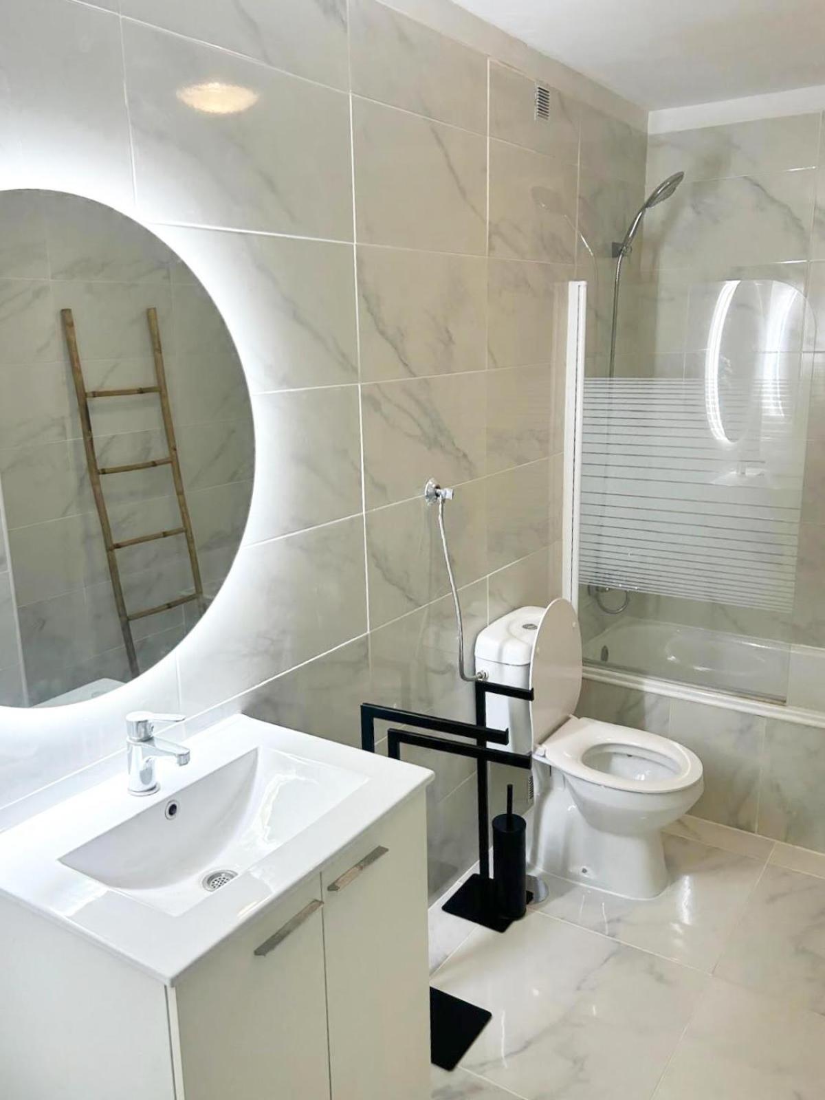 Music Flat - Very & Free Parking Apartment