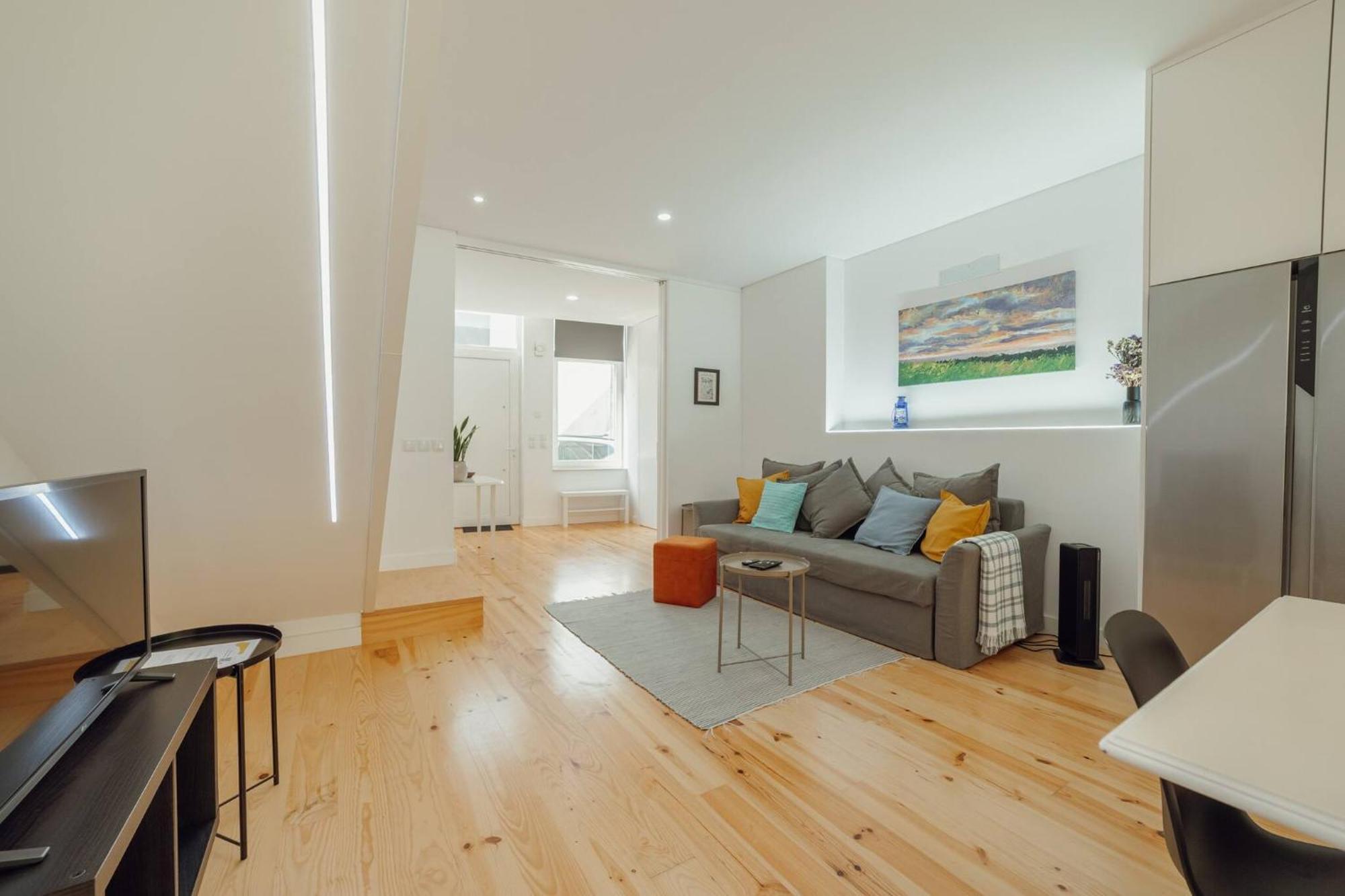 Modern By Hosty