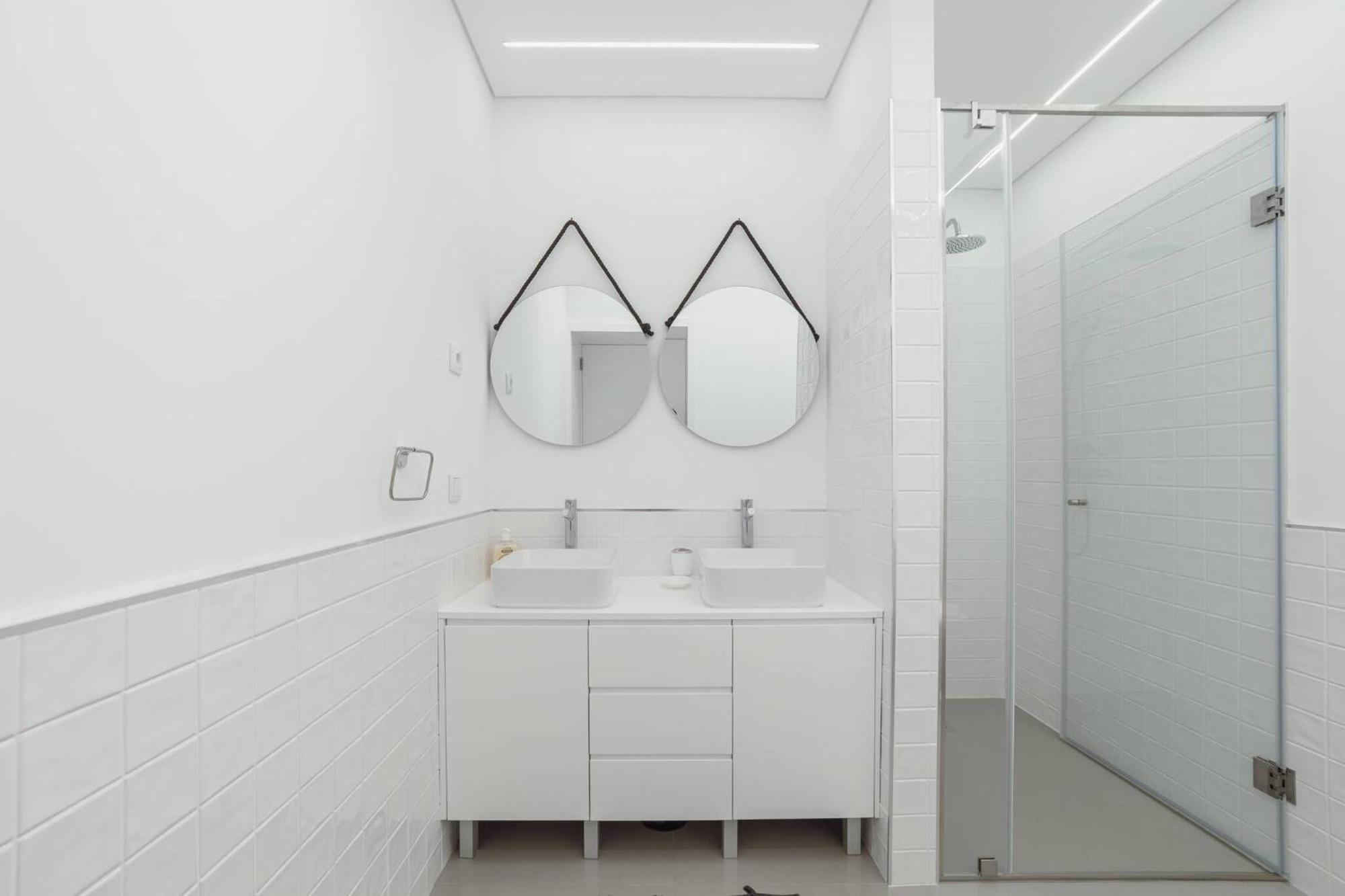 Modern By Hosty *