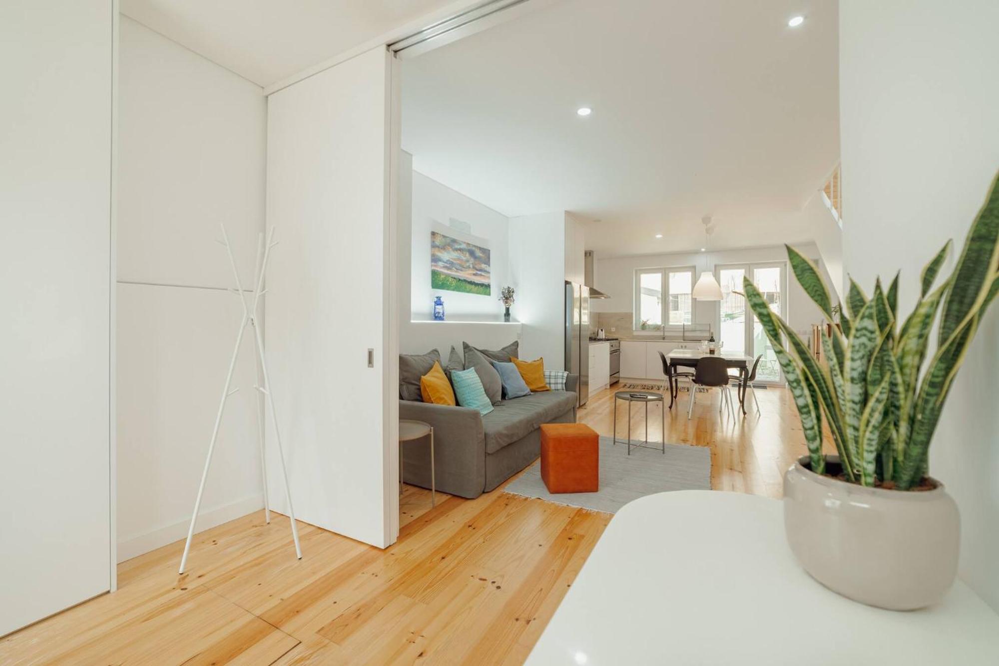 Modern By Hosty *