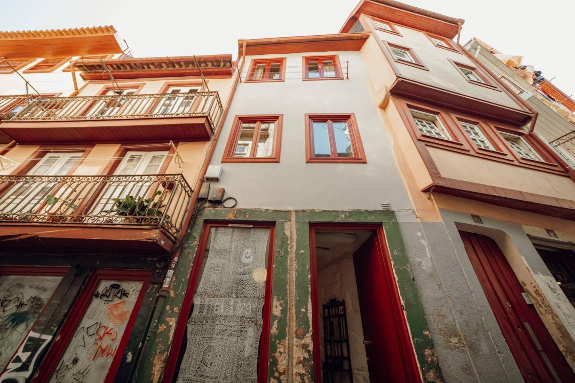 Charming Tiny House By Hosty Porto