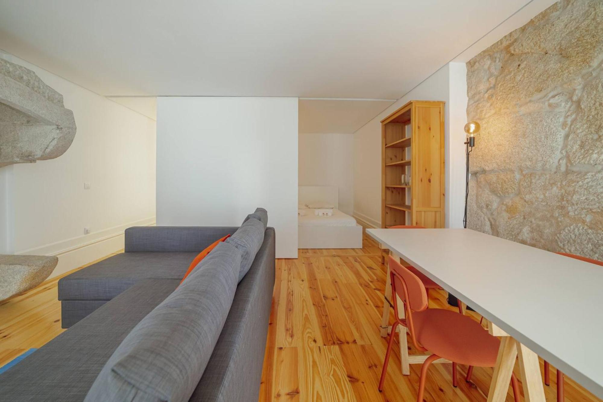 Cozy Almada By Hosty