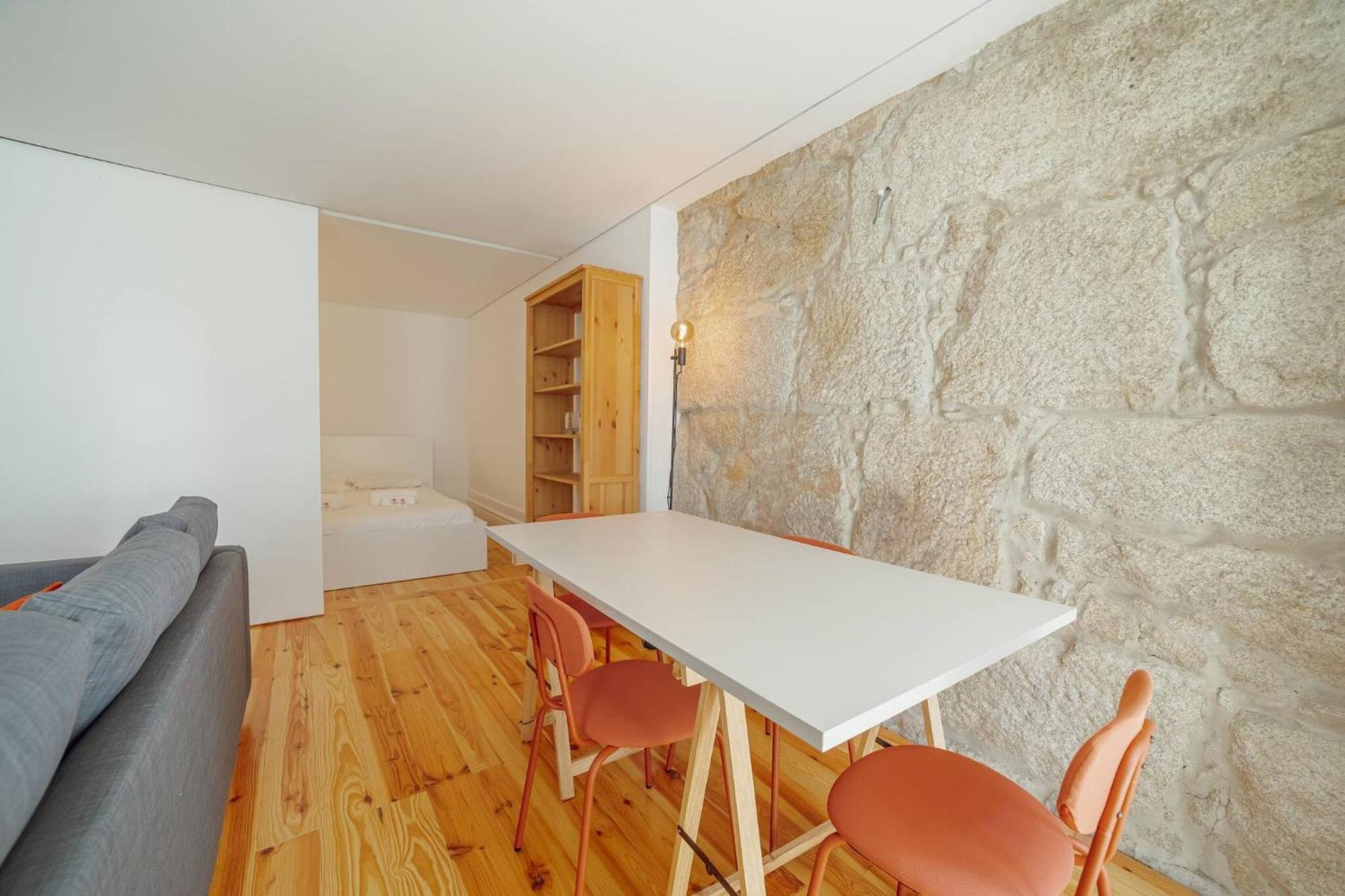 Cozy Almada By Hosty