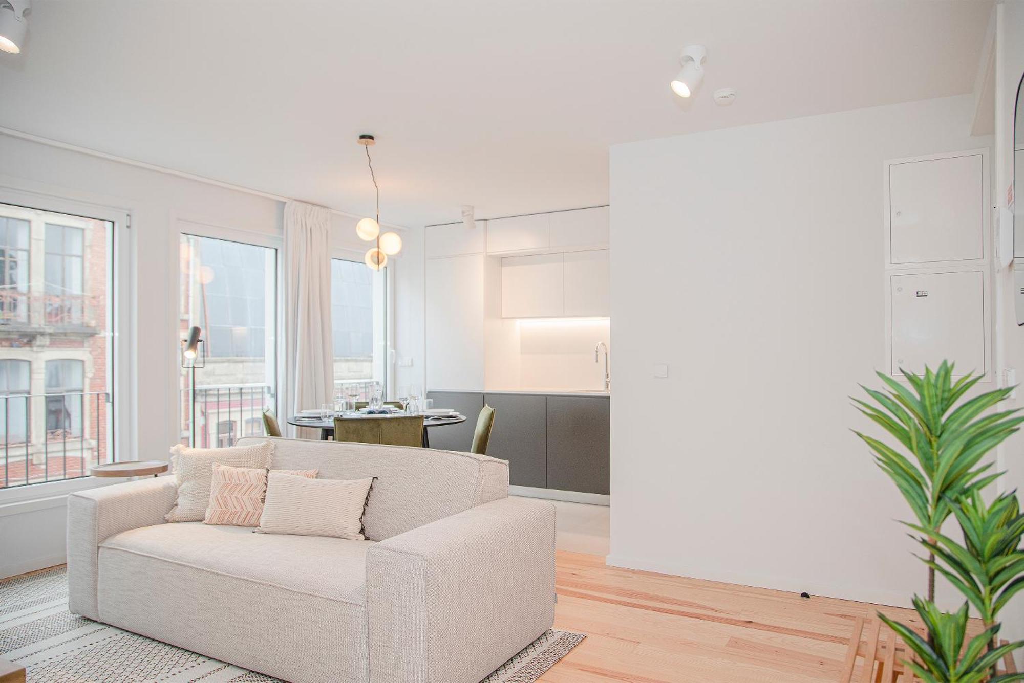 Liiiving In - Modern & Glam M Apartment