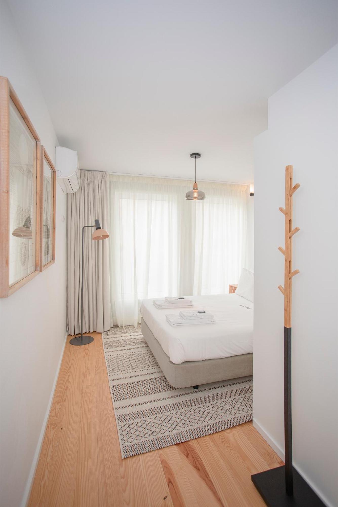 Lvg - Mga J - Red Apartment