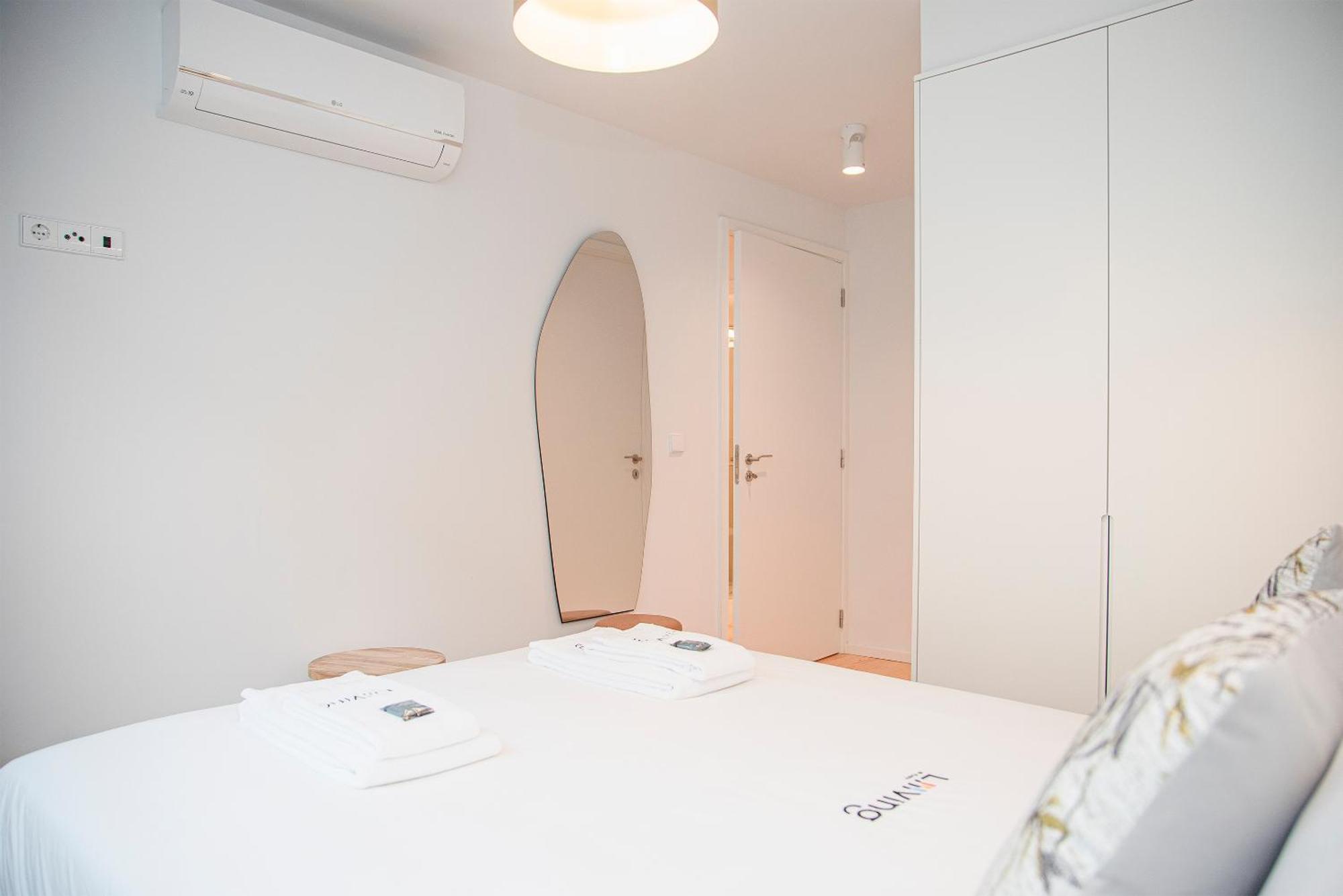 Liiiving In - Modern & Glam M