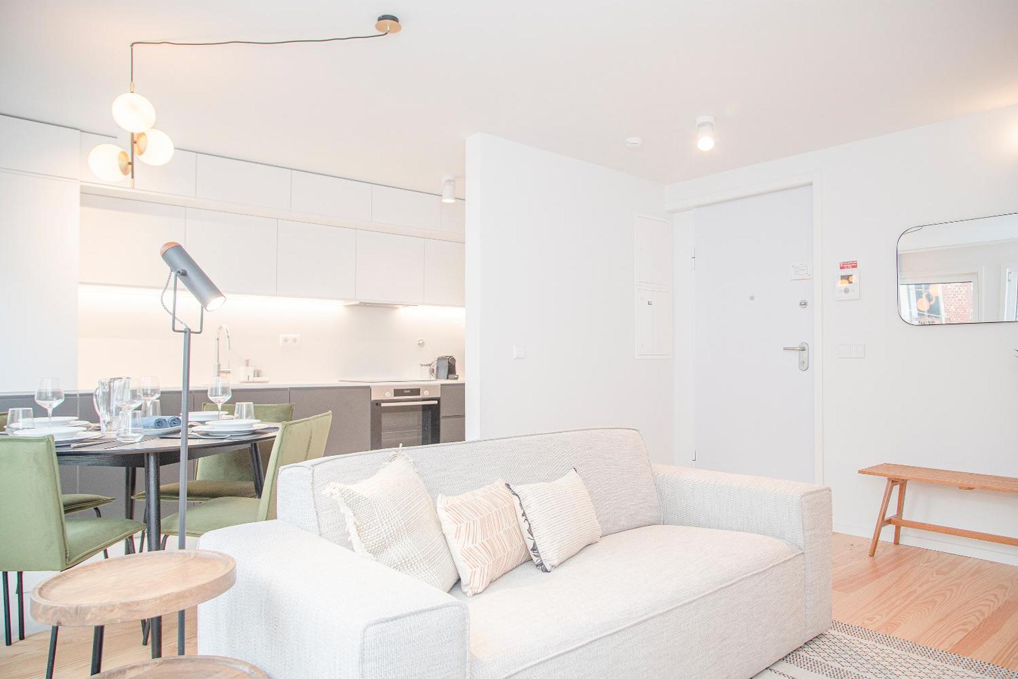 Liiiving In - Modern & Glam M Apartment