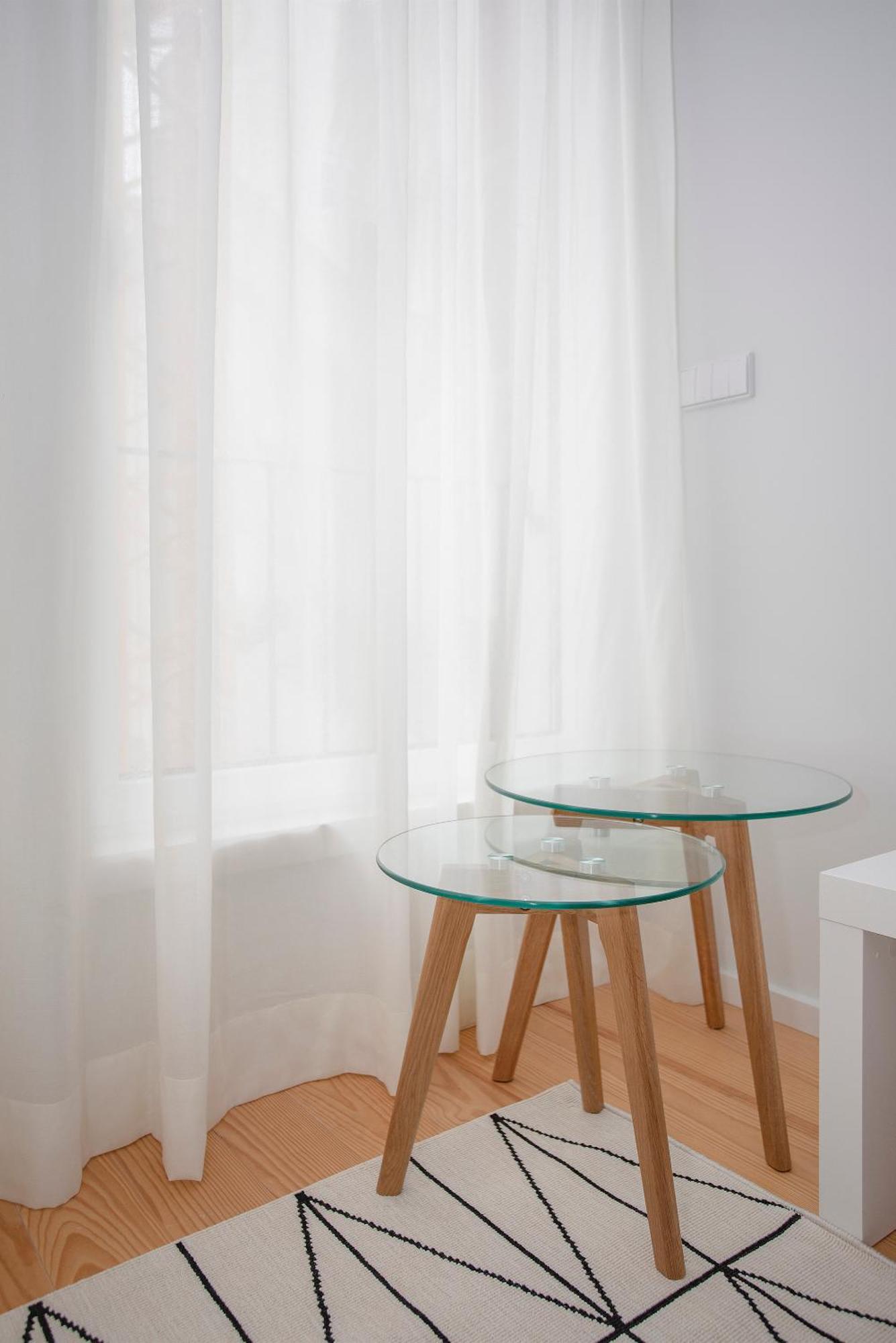 Lvg - Mga J - Red Apartment