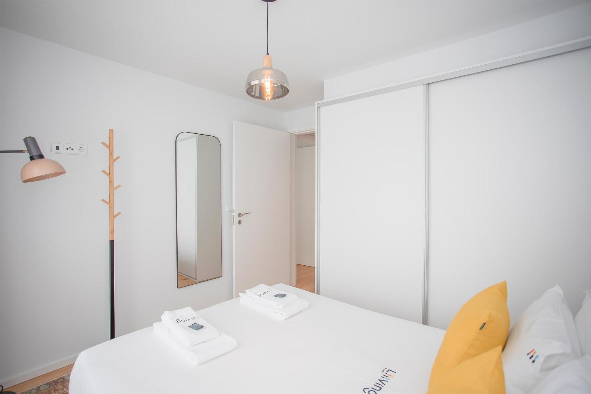 Lvg - Mga J - Red Apartment *