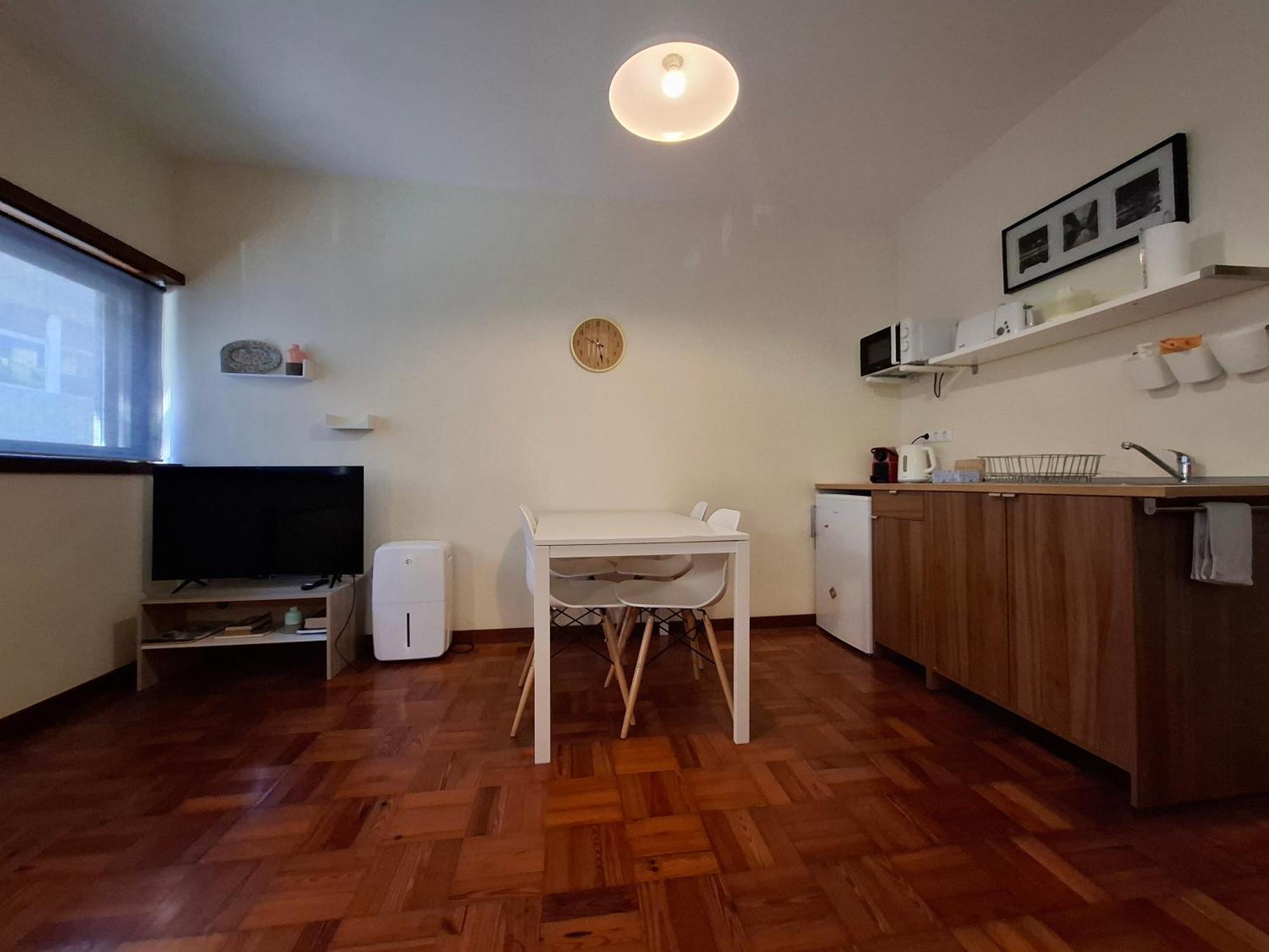 Apartment 312 - With Free Parking *