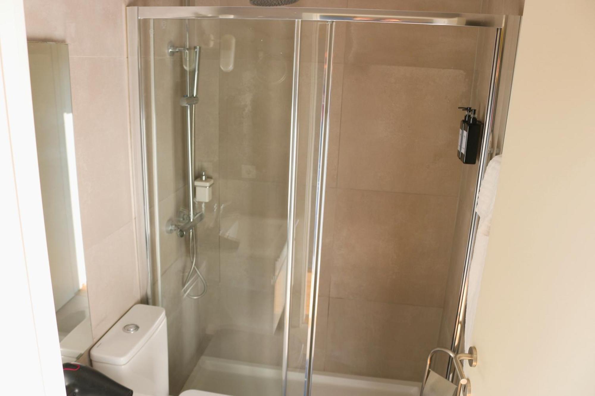 9 Min Metro Do Downtown&Free Parking And Private Terrace Holiday home Porto