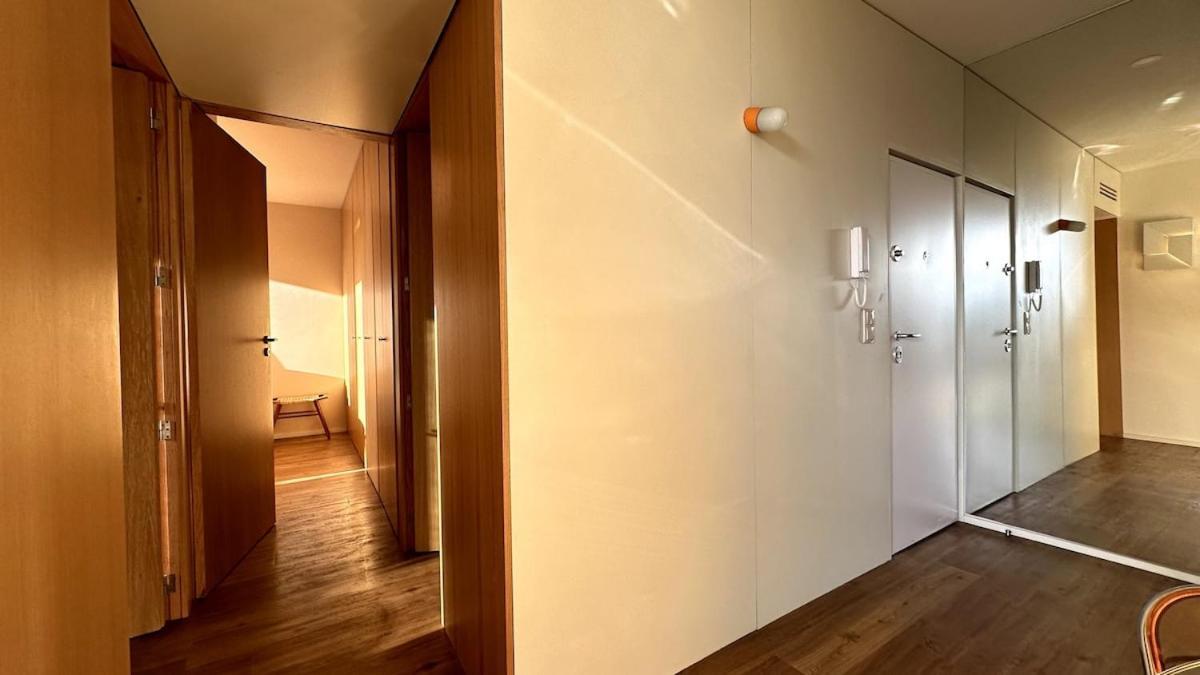- With Ac, Parking And Balcony Porto