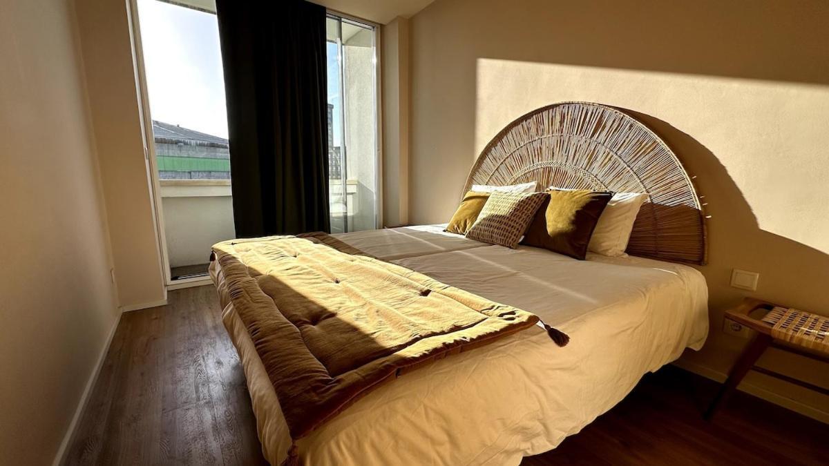 - With Ac, Parking And Balcony * Porto