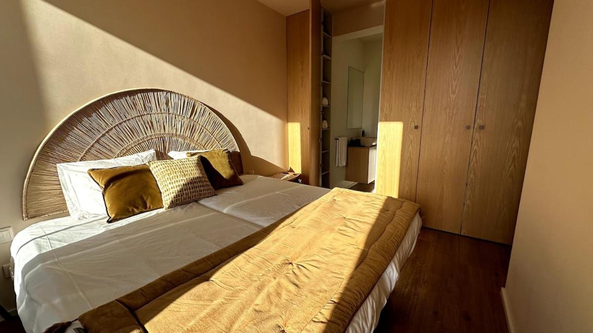- With Ac, Parking And Balcony * Porto