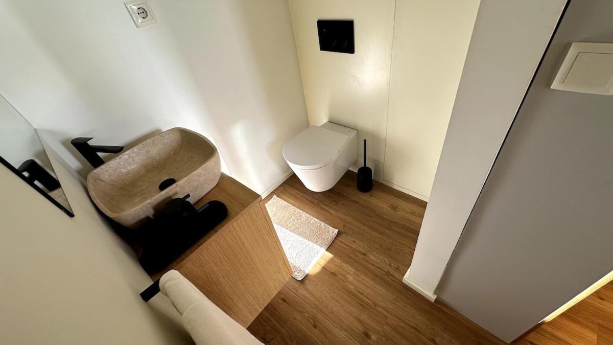 - With Ac, Parking And Balcony Porto