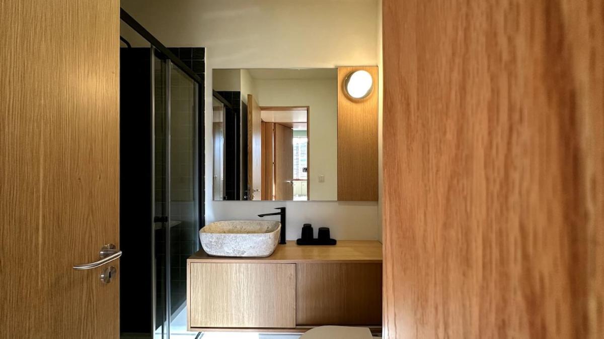 - With Ac, Parking And Balcony Porto