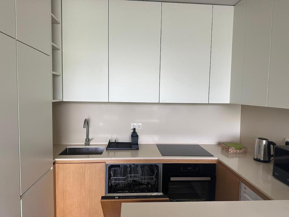 - With Ac, Parking And Balcony Apartment Porto