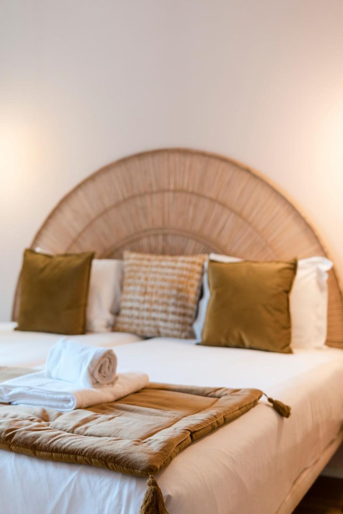 - With Ac, Parking And Balcony Porto