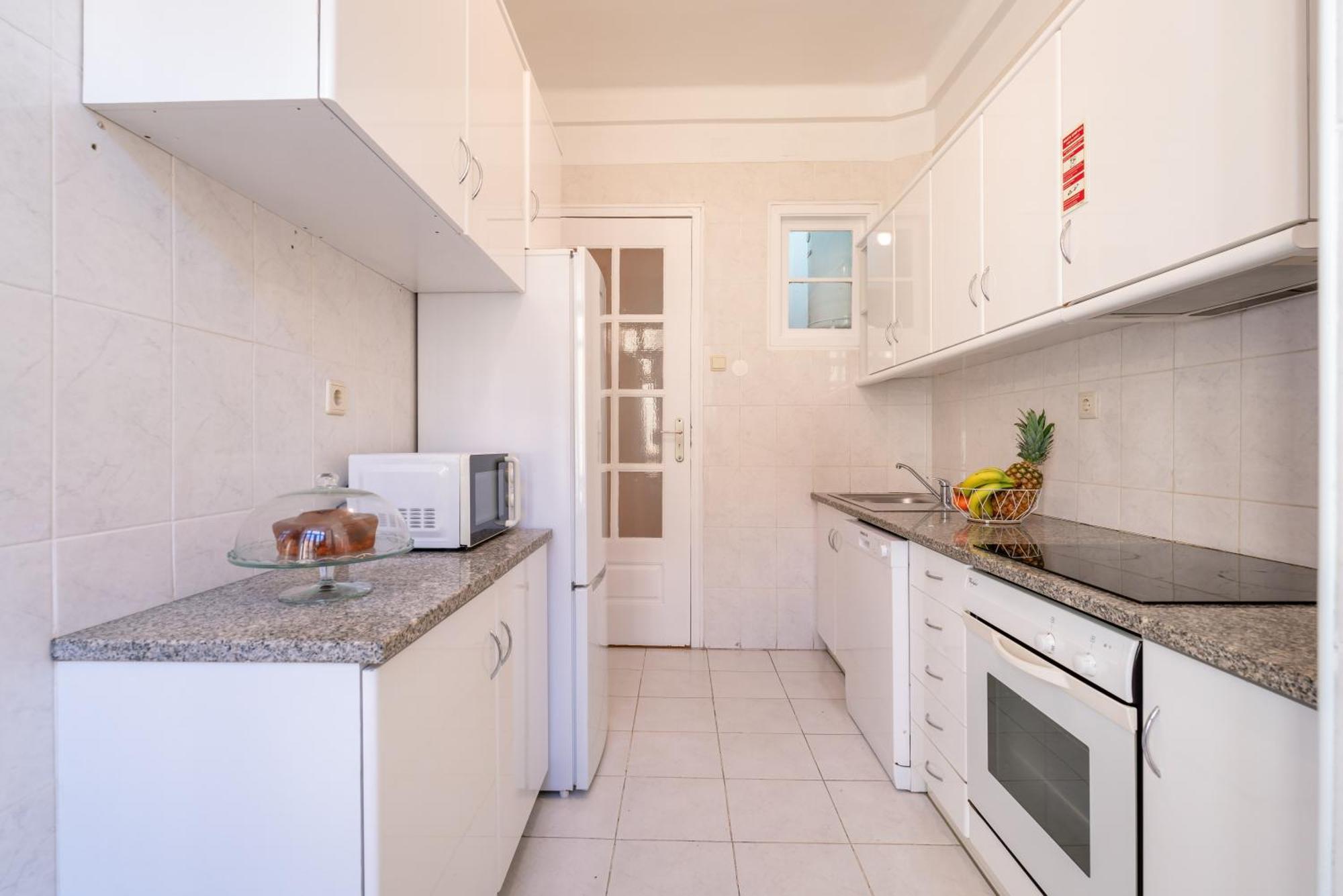 Apartment Host Wise - Spacious Comfortable - Balcony