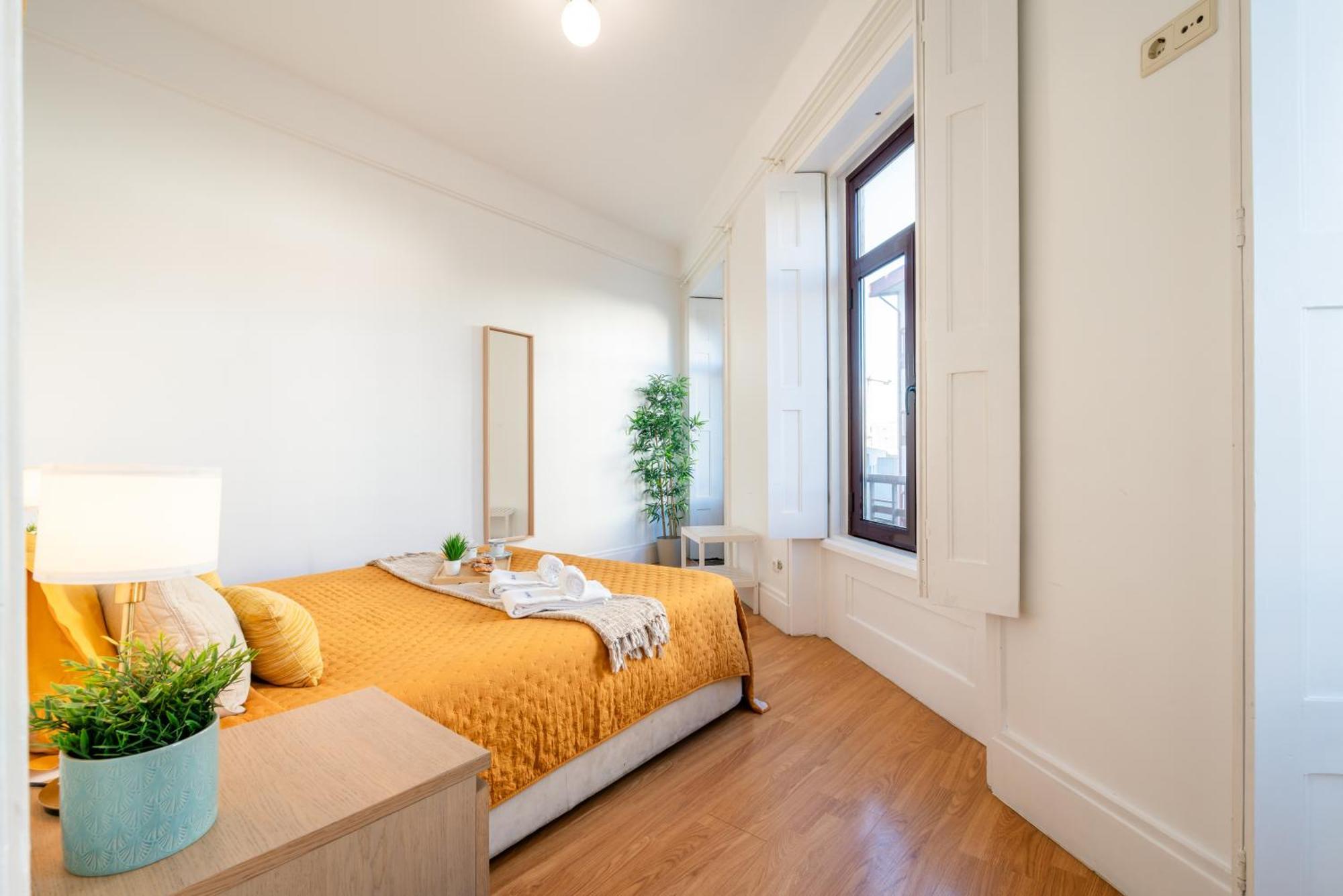 Apartment Host Wise - Spacious Comfortable - Balcony Porto
