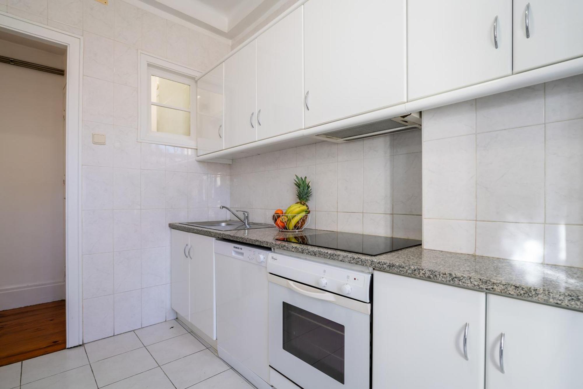 Apartment Host Wise - Spacious Comfortable - Balcony Porto