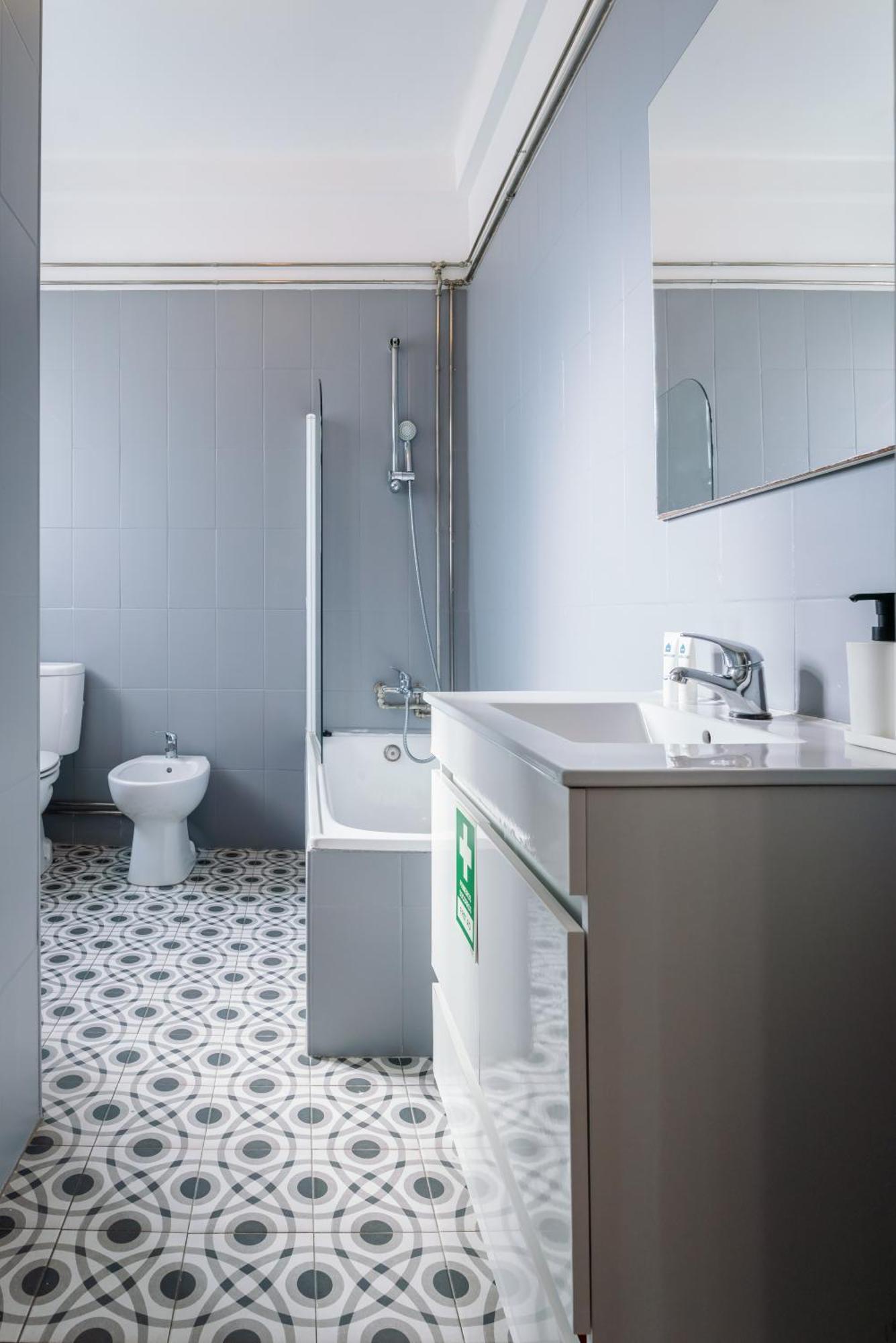 Host Wise - Spacious Comfortable - Balcony * Porto