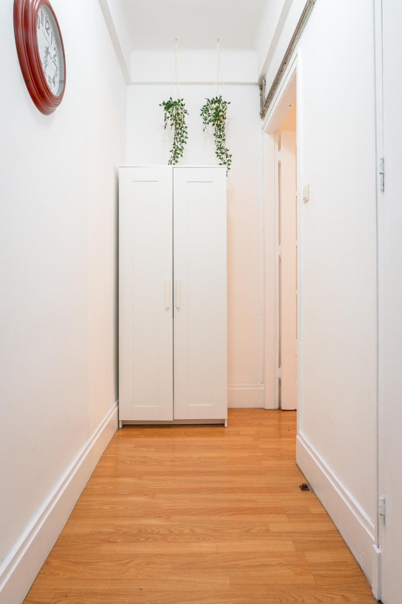 Apartment Host Wise - Spacious Comfortable - Balcony