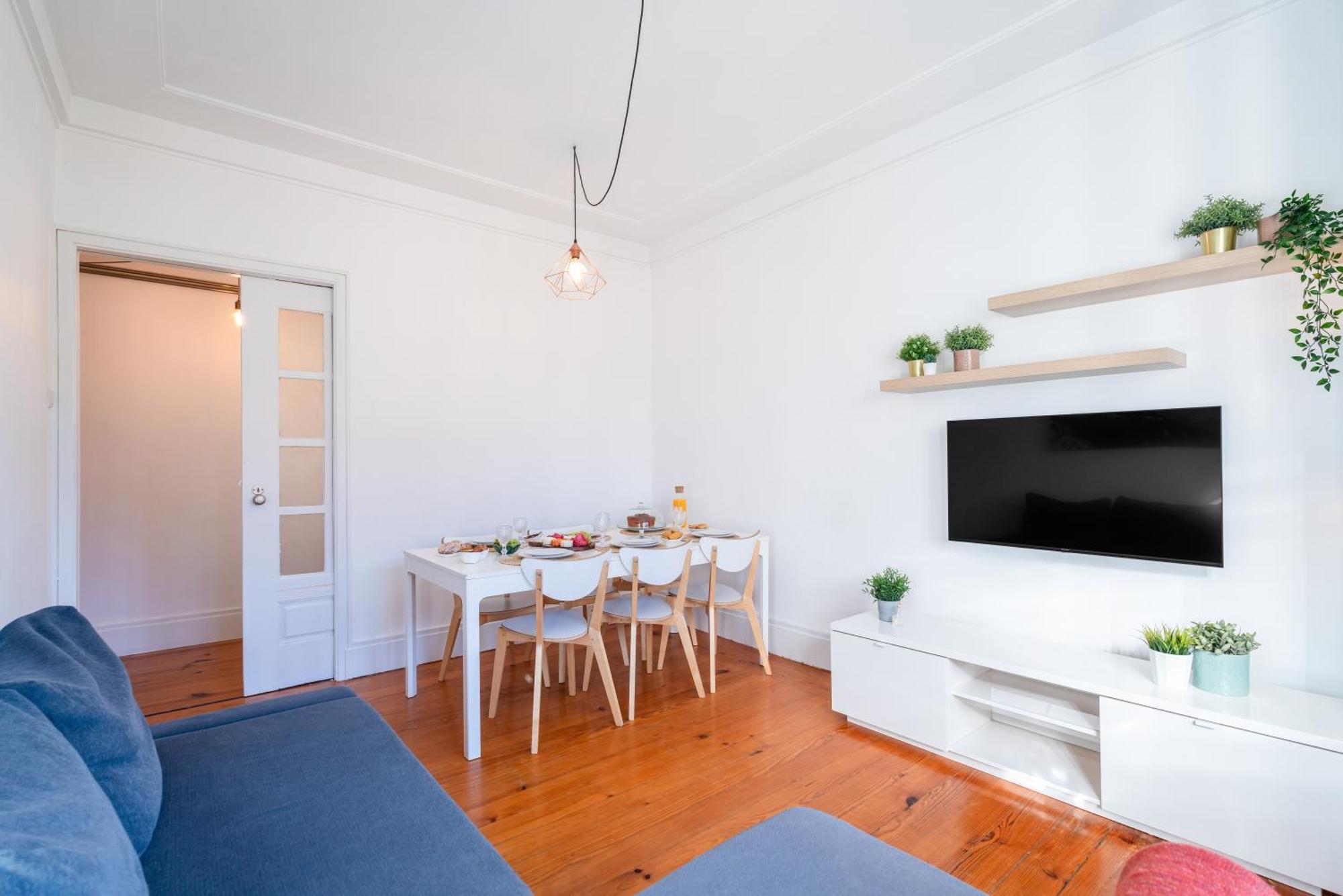 Apartment Host Wise - Spacious Comfortable - Balcony