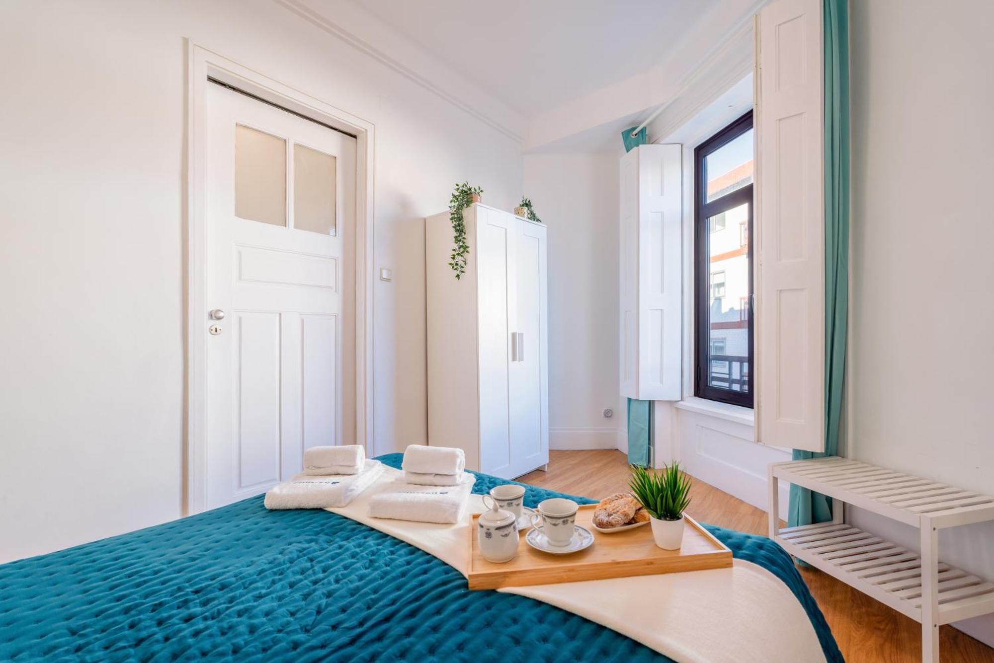 Host Wise - Spacious Comfortable - Balcony Apartment Porto