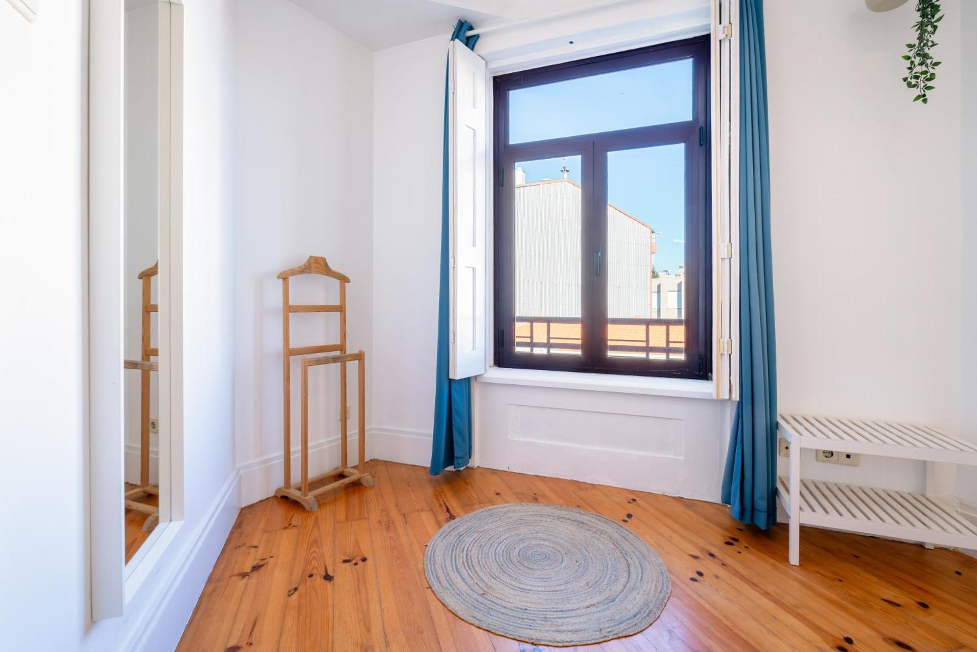 Host Wise - Spacious Comfortable - Balcony *
