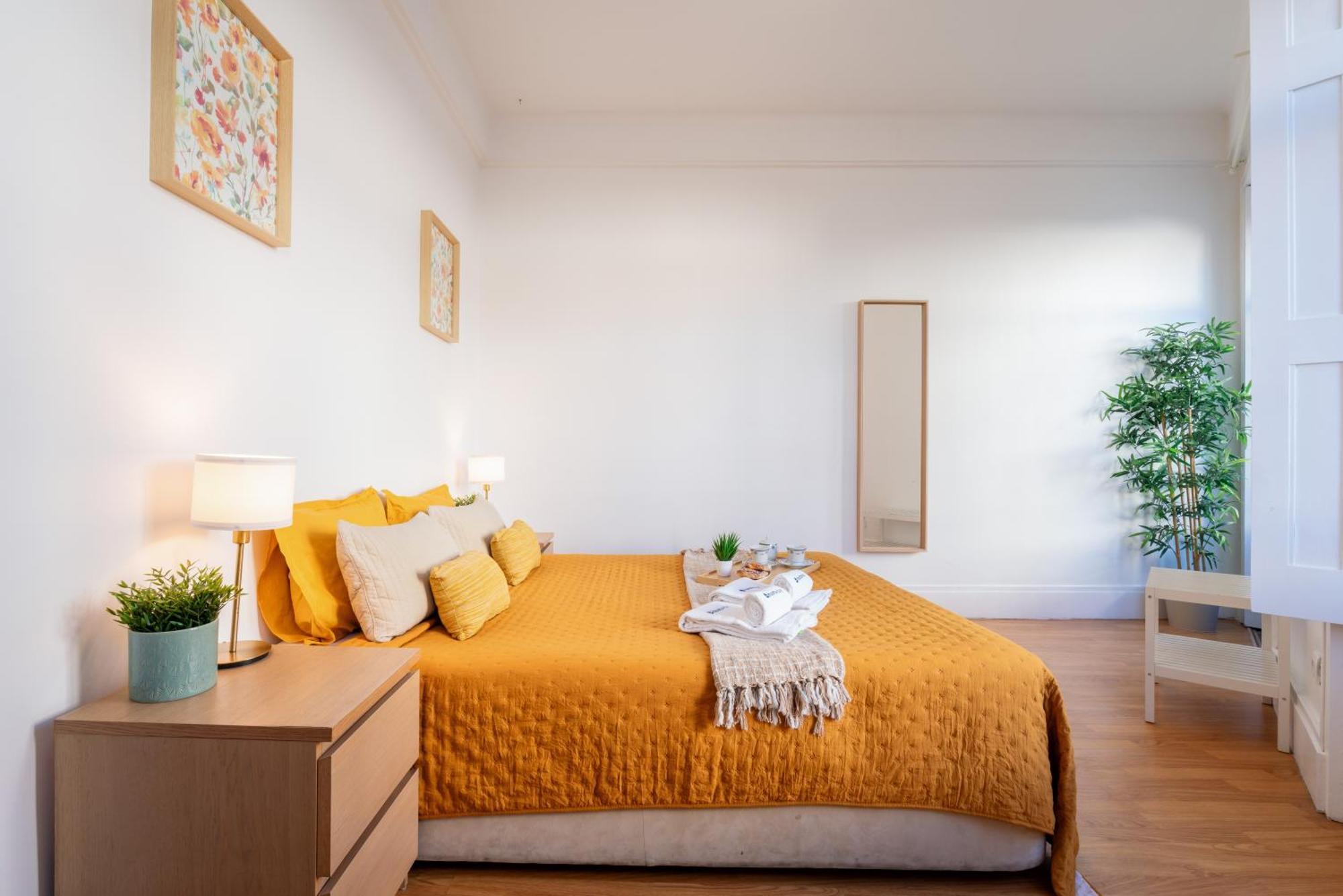 Apartment Host Wise - Spacious Comfortable - Balcony