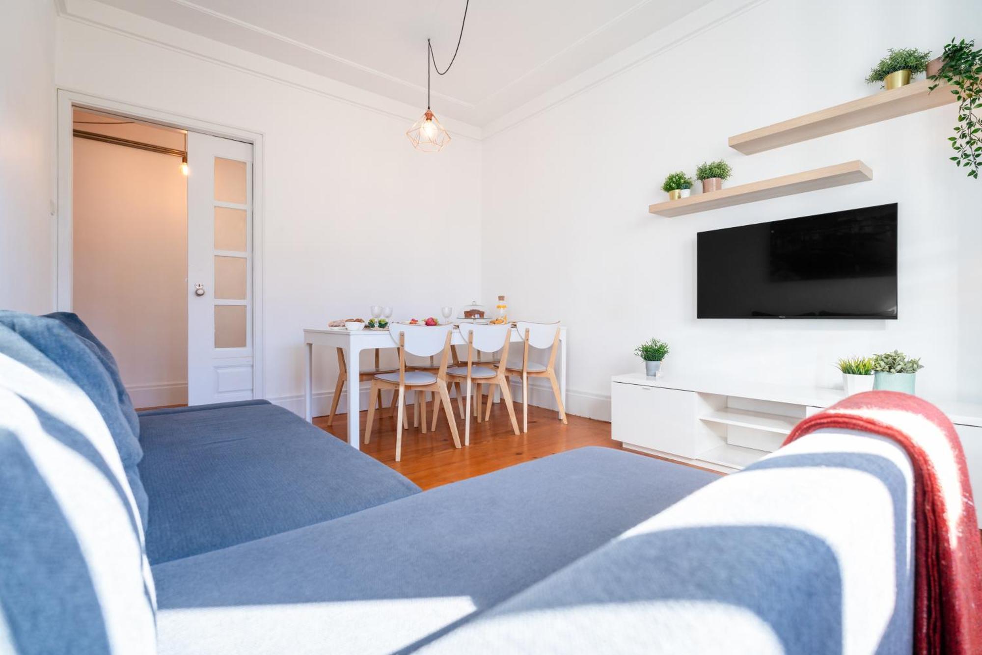 Host Wise - Spacious Comfortable - Balcony Apartment Porto