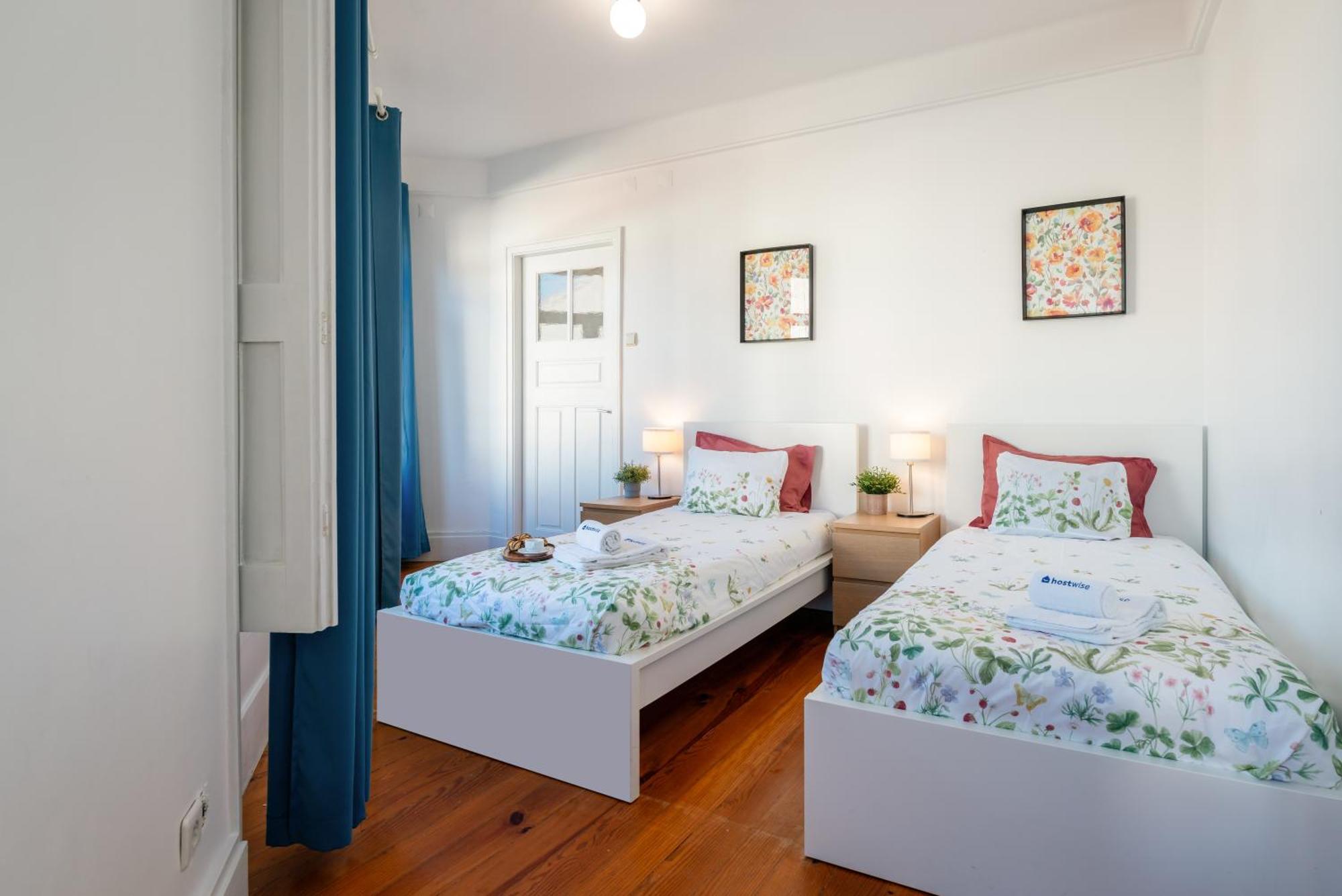 Host Wise - Spacious Comfortable - Balcony Apartment