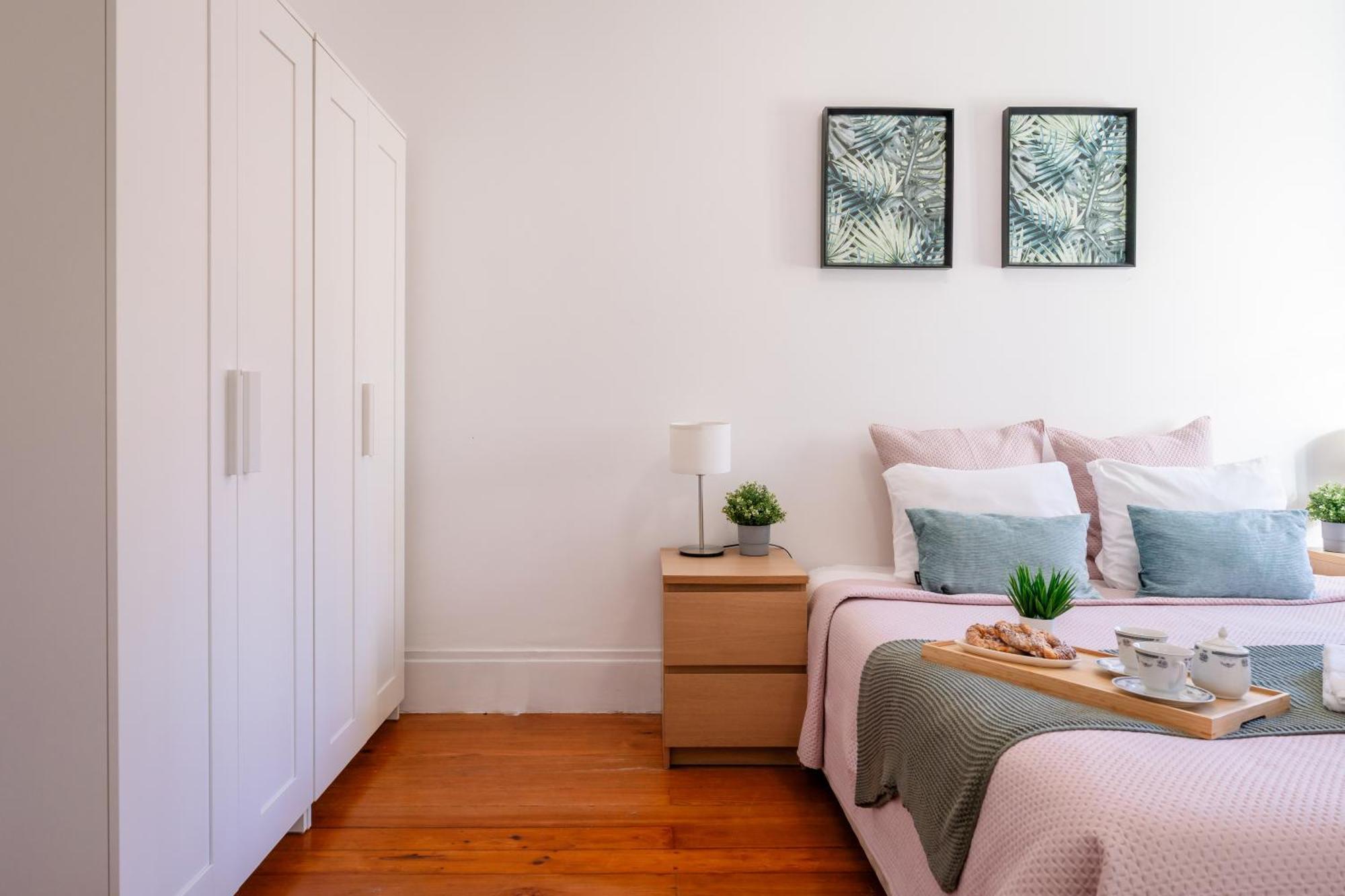 Apartment Host Wise - Spacious Comfortable - Balcony