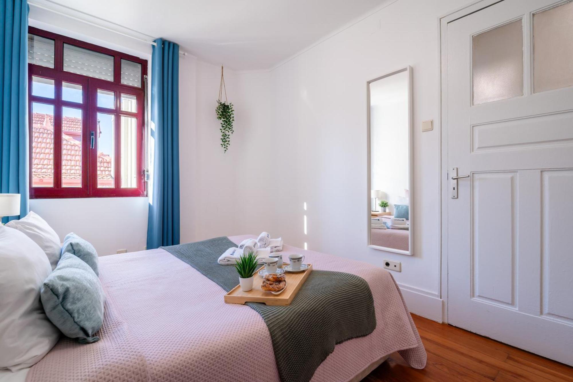 Apartment Host Wise - Spacious Comfortable - Balcony Porto