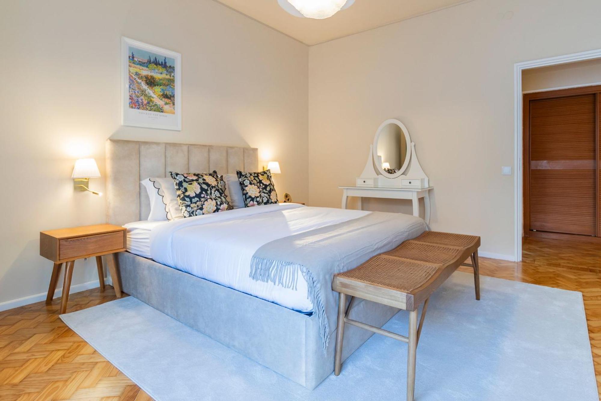 3br Joyous Wonder By Lovelystay Apartment Porto