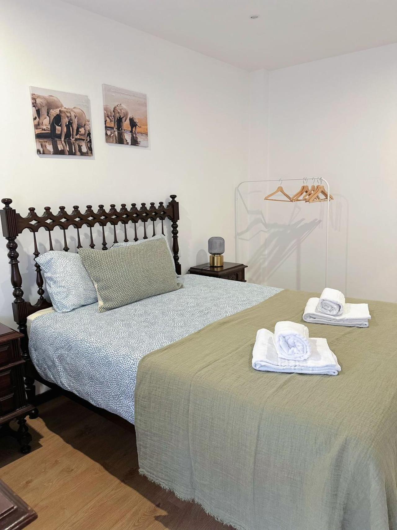 Apartment Downtown 2 Minutes By Walk To Center And Metro-direct To Airpot T4 *