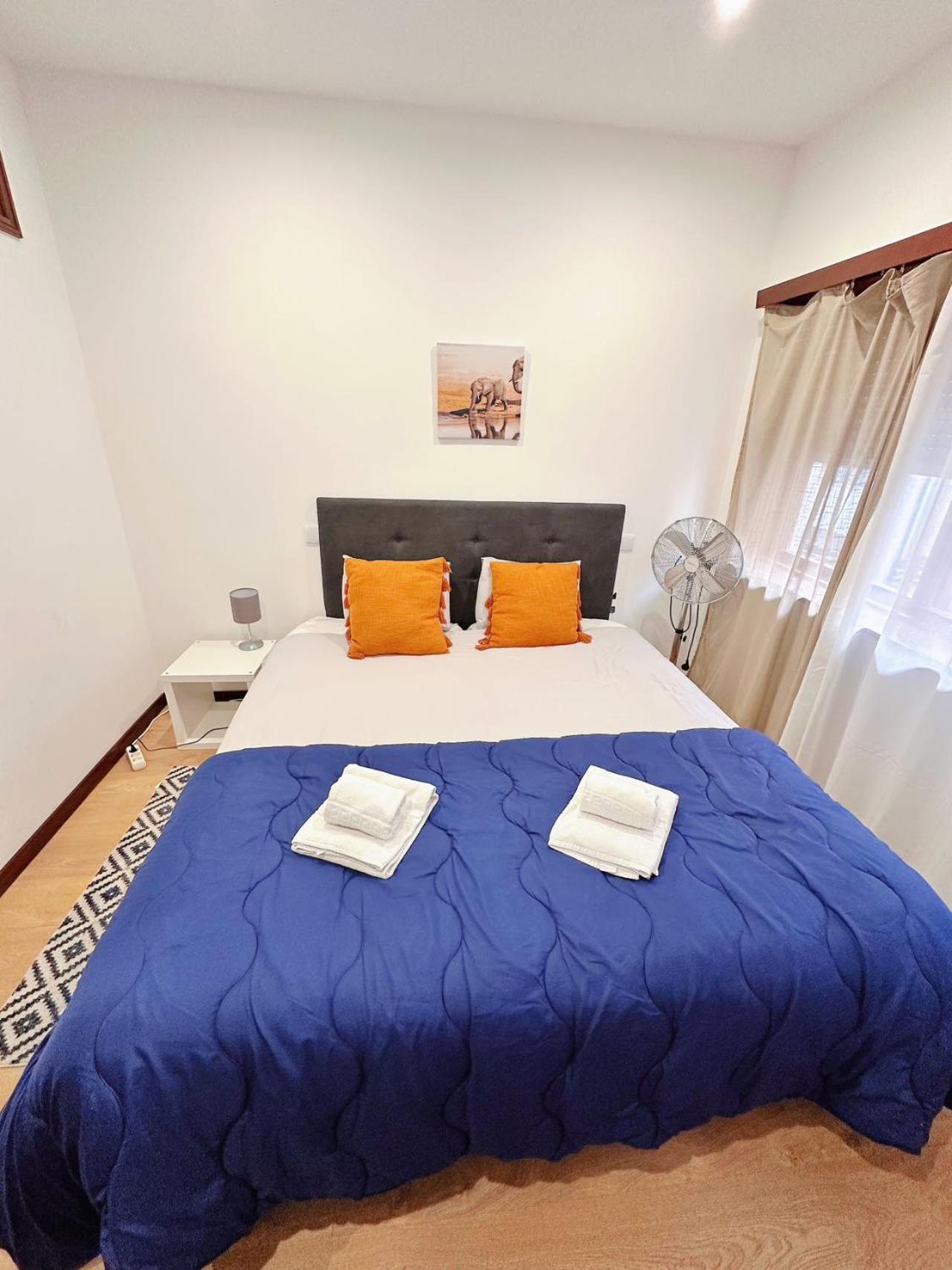Apartment Downtown 2 Minutes By Walk To Center And Metro-direct To Airpot T4 *