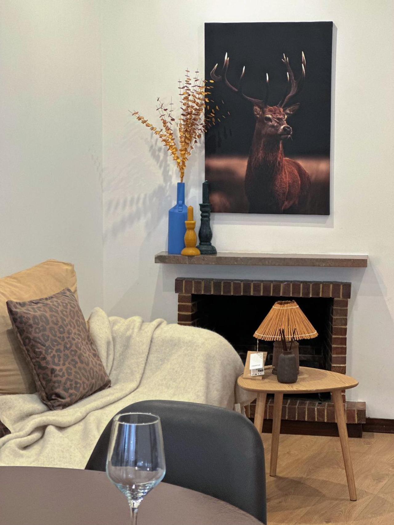 Apartment Downtown 2 Minutes By Walk To Center And Metro-direct To Airpot T4 *