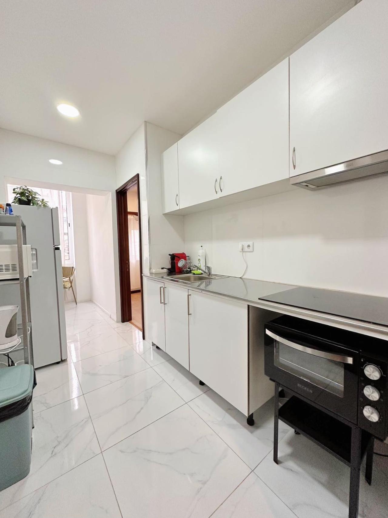 Downtown 2 Minutes By Walk To Center And Metro-direct To Airpot T4 * Porto