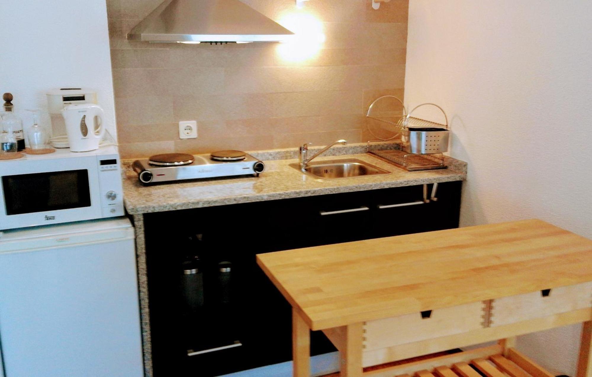 Quiet Studio City Center Apartment