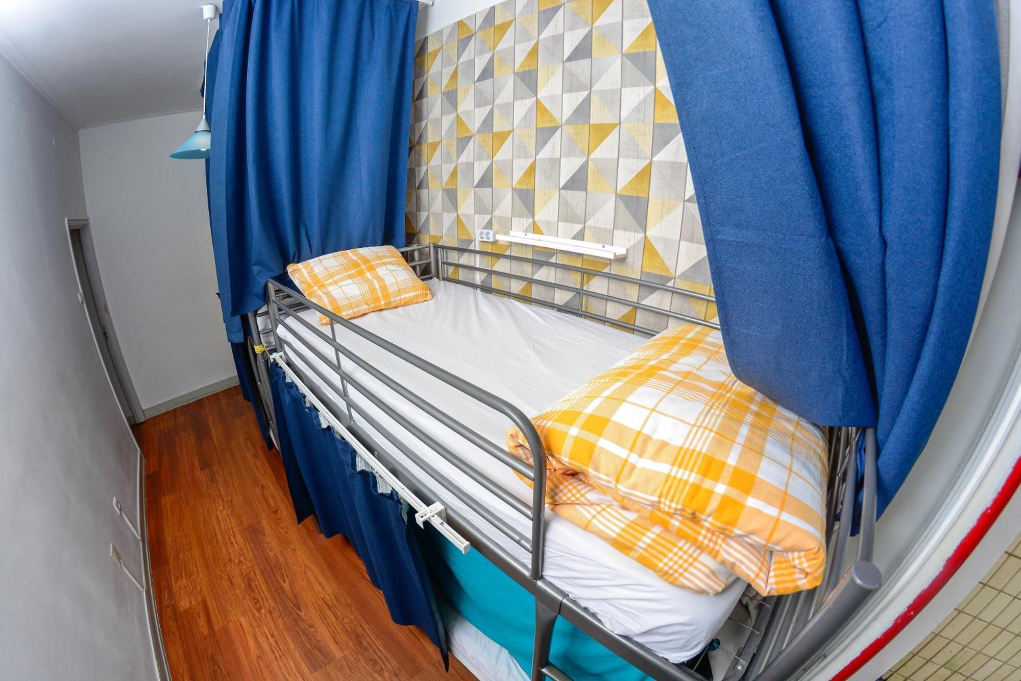 Hostel Travel & Live