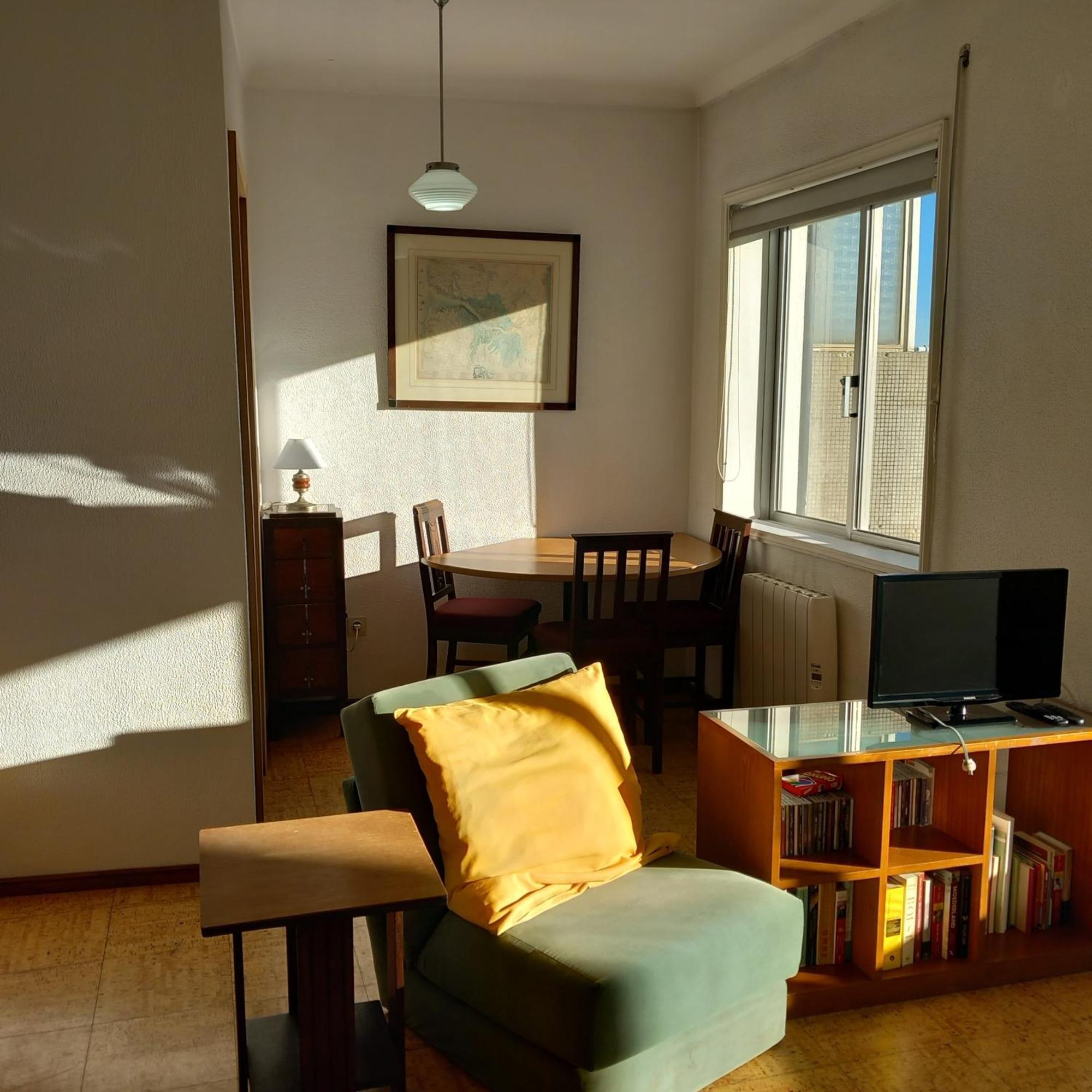 Quiet Studio City Center Apartment *