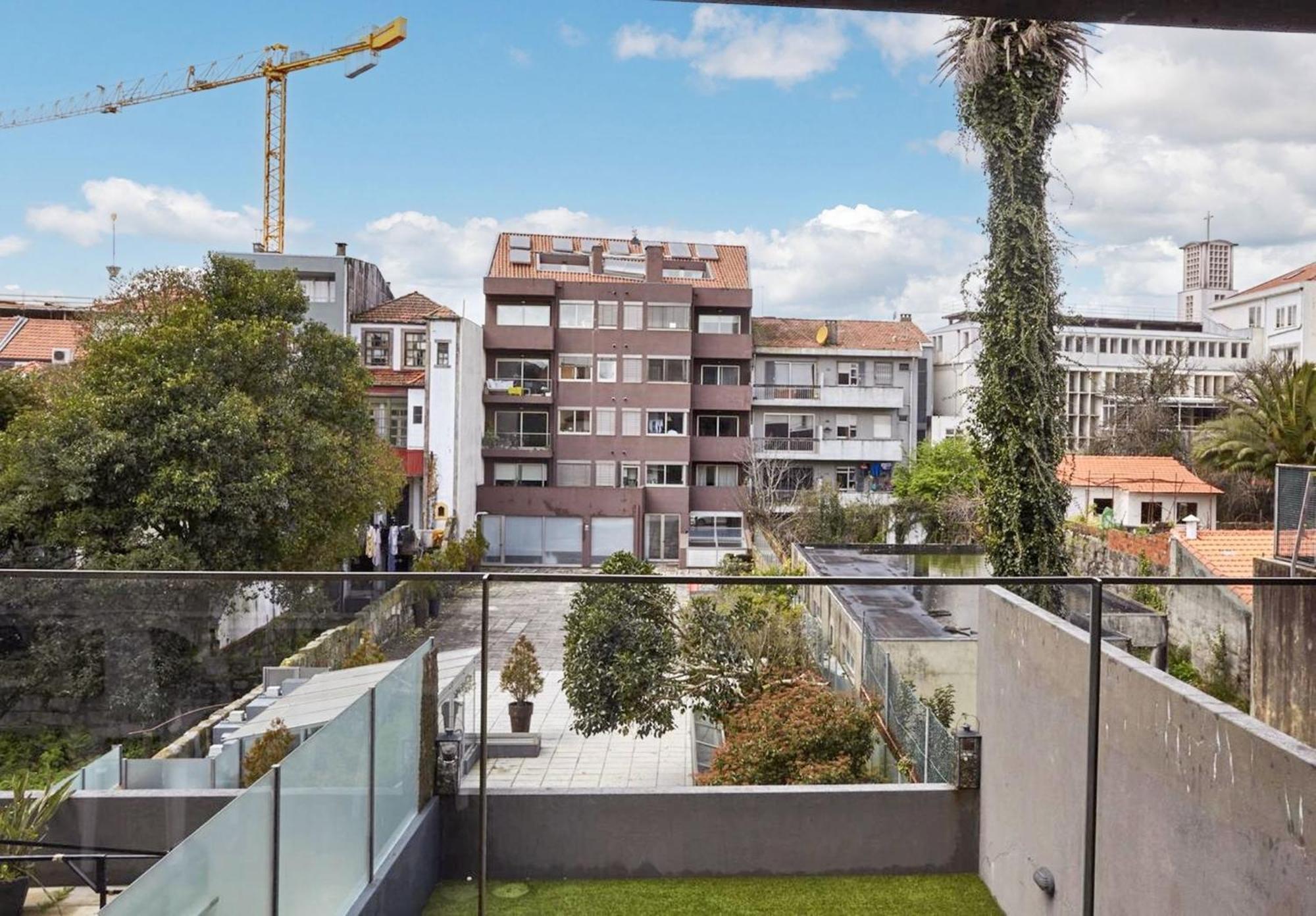 Modern 100m² + Balcony