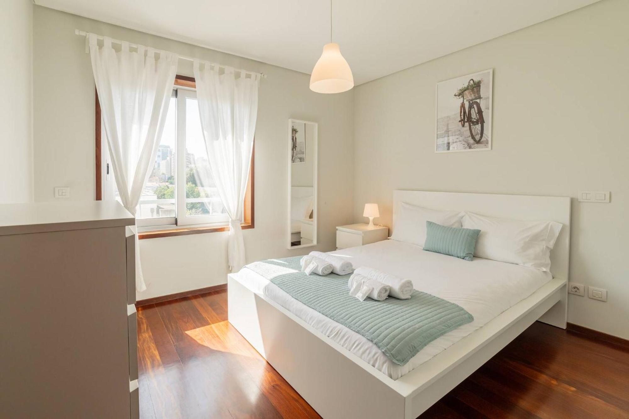 Modern Cedofeita By Hosty Porto