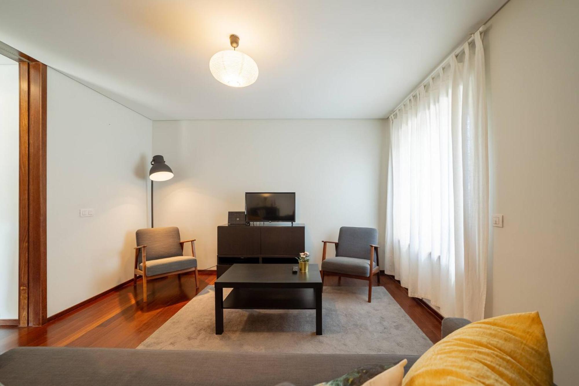 Modern Cedofeita By Hosty * Porto