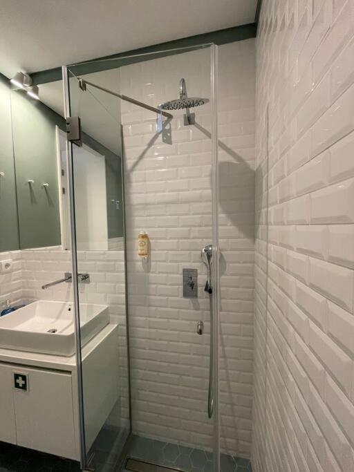 With Balcony In The Center Of Apartment Porto